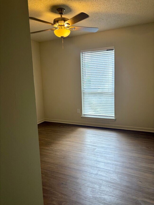 Foto del edificio - 5109 Nicholson Dr
