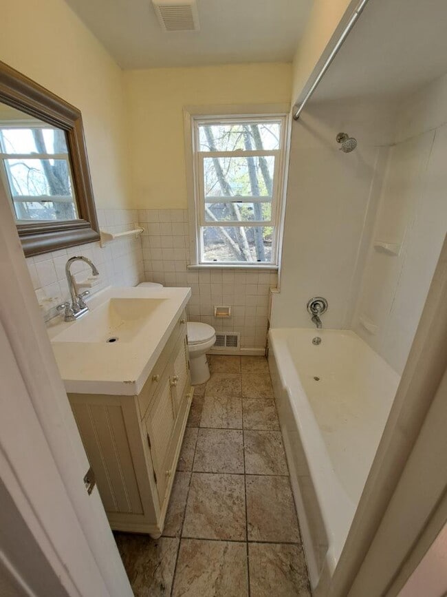 Building Photo - 8610 Jeffries Ave
