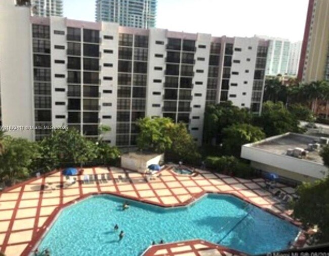 Foto del edificio - 17011 N Bay Rd