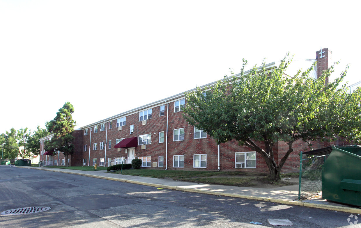 Building Photo - Stephen Manor