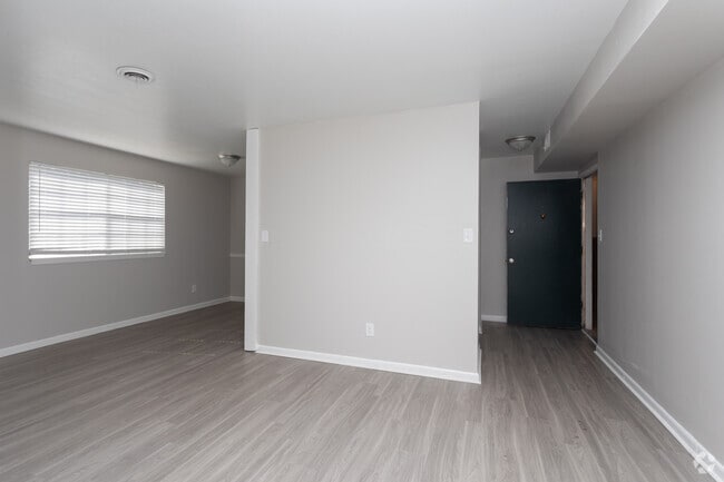 Building Photo - Courtyards Apartments