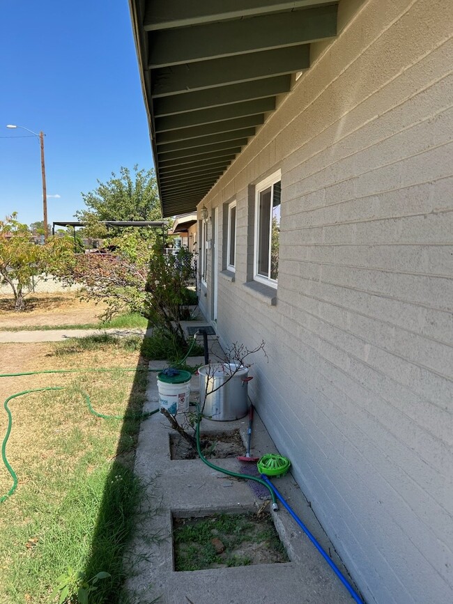 Building Photo - 340 Vivian Dr