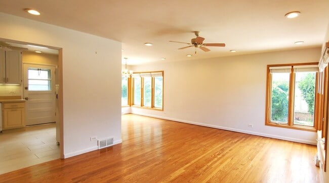 Foto del edificio - 4715 W Lake Ave