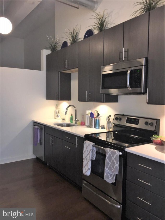 Primary Photo - 647 N 17th St