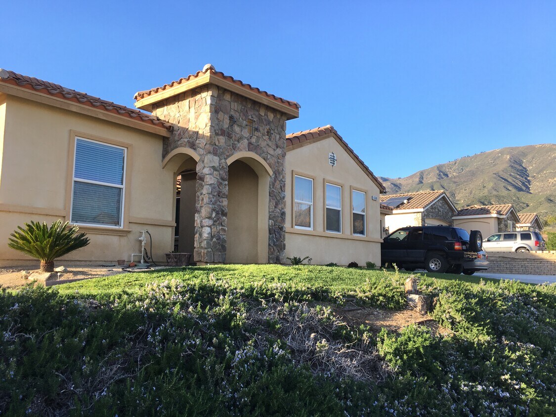 6568 N Caleb Ln, San Bernardino, CA 92407 Townhome Rentals in San