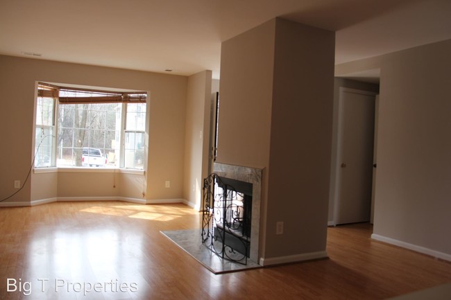 Building Photo - 16327 Taconic Cir