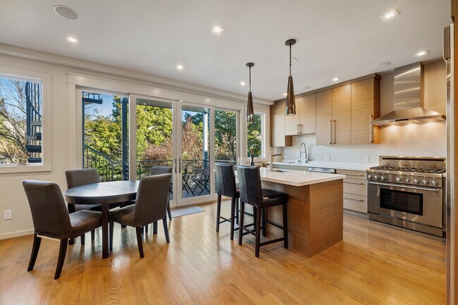 Foto del edificio - 1228 Funston Ave