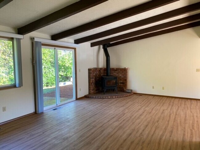 Foto del edificio - Cul-de-Sac Comfort Meets South Salem Charm