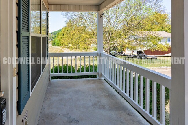 Foto del edificio - 1240 N Concord Rd