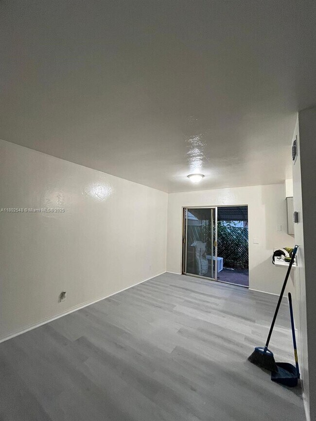 Foto del edificio - 2450 Lincoln St