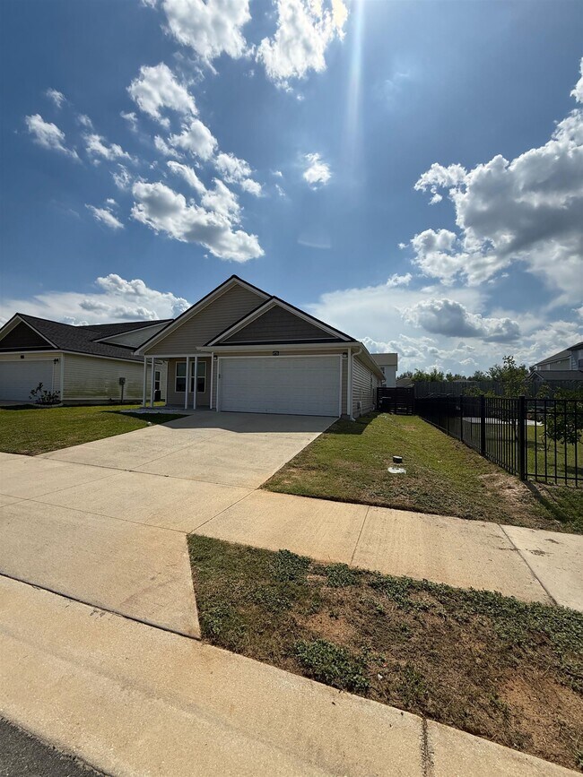 Foto del edificio - 4756 Silent Creek Ln