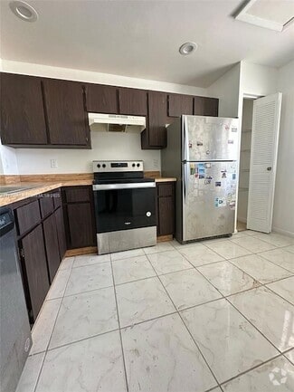 Building Photo - 861 NE 209th Terrace