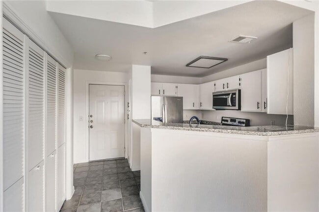 Building Photo - 2320 Gracy Farms Ln