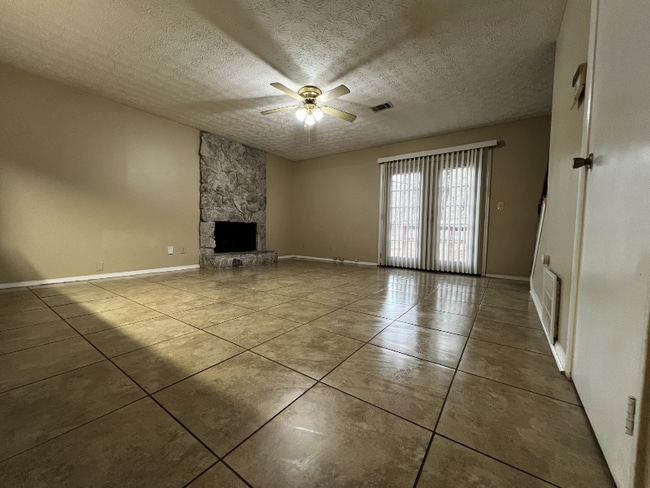 Foto del edificio - 6479 Meadow Rue Dr