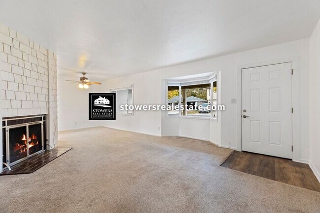 Foto del edificio - 1925 Rose Ln