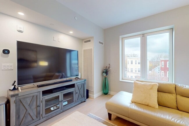 Building Photo - 932 Broadway