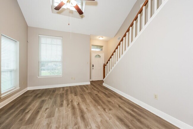 Building Photo - 1316 Ivy Creek Dr