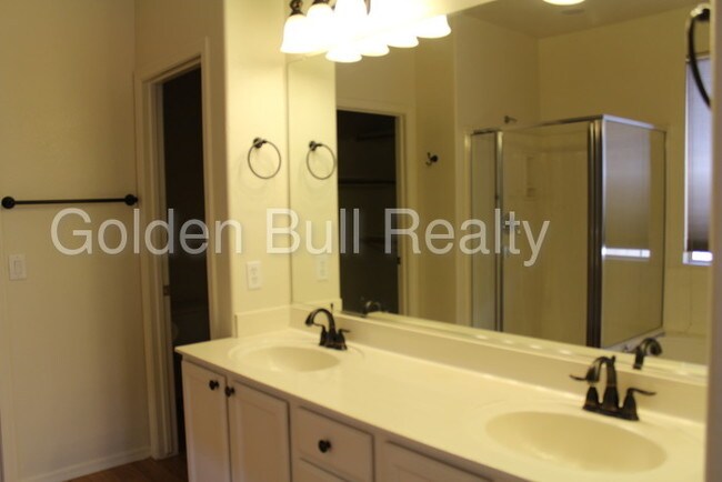 Building Photo - 422 N Wilson Dr