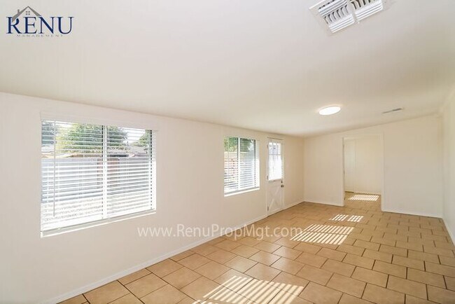 Foto del edificio - Available Now!