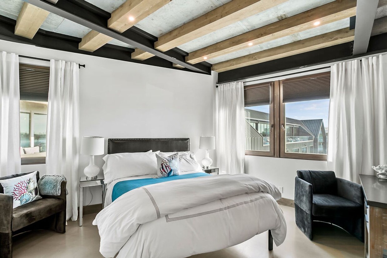 Primary Photo - Perfect Beach Getaway! Hotel-like Studio H...