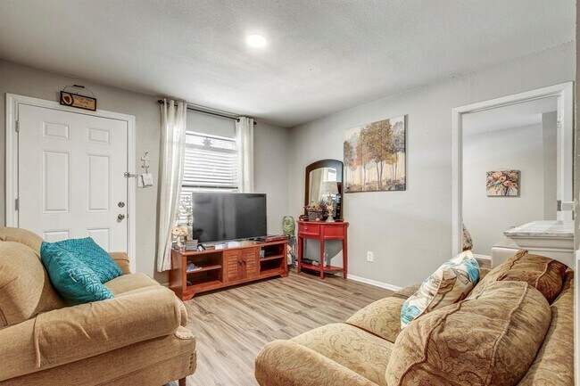 Building Photo - 1624 Aquarena Springs Dr