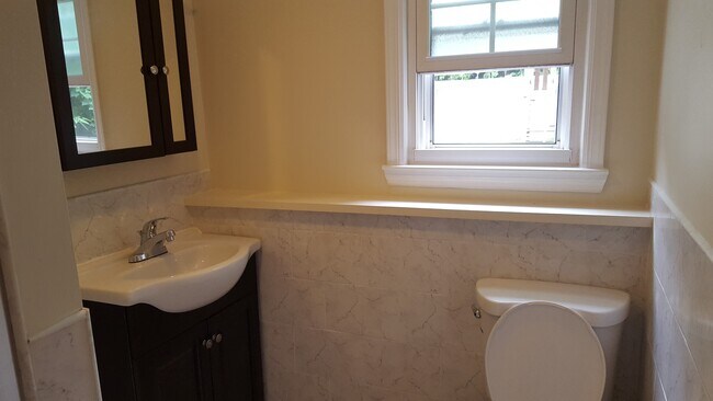 Foto del edificio - 445 S Wellwood Ave