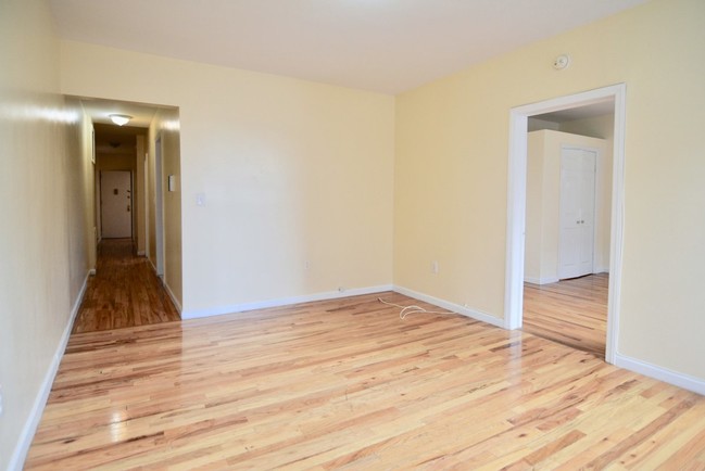 Building Photo - 561 W 186th St