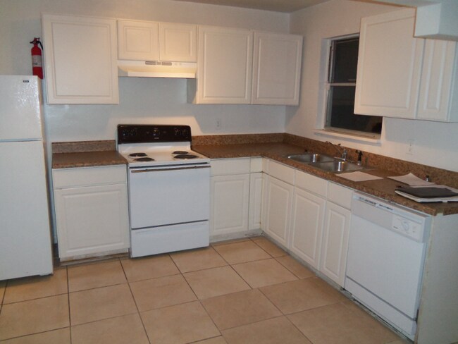 Building Photo - 3401 SW 12th Pl