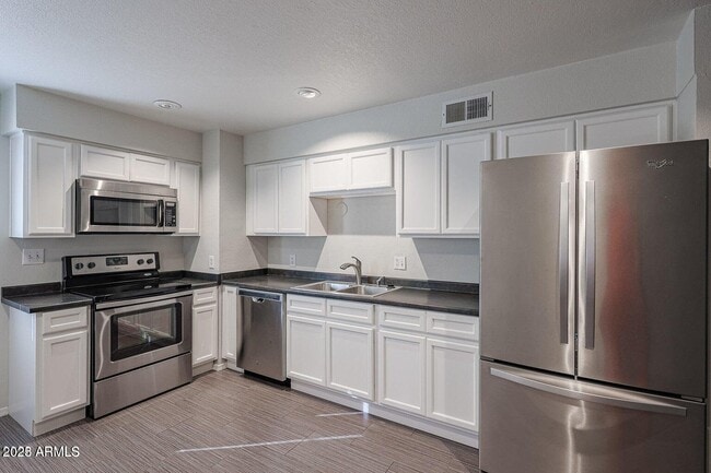 Foto del edificio - 6819 N 12th St