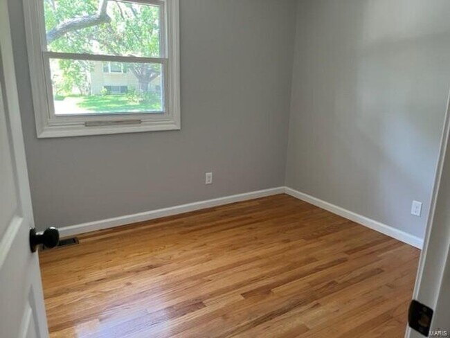 Foto del edificio - 2680 Knollwood Ln