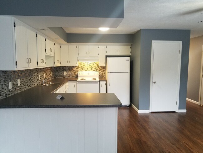 Building Photo - 2502 Brett Dr