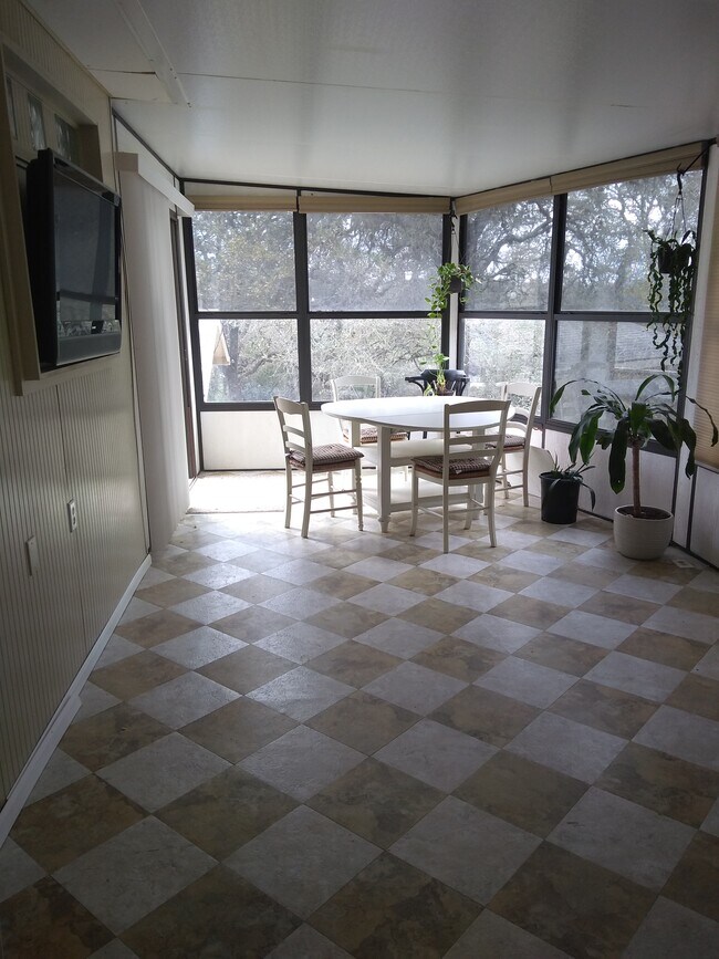 Large Sunroom - 1654 Skyline Dr