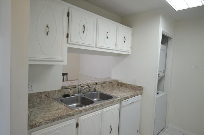 Foto del edificio - 329 Moorings Cove Dr