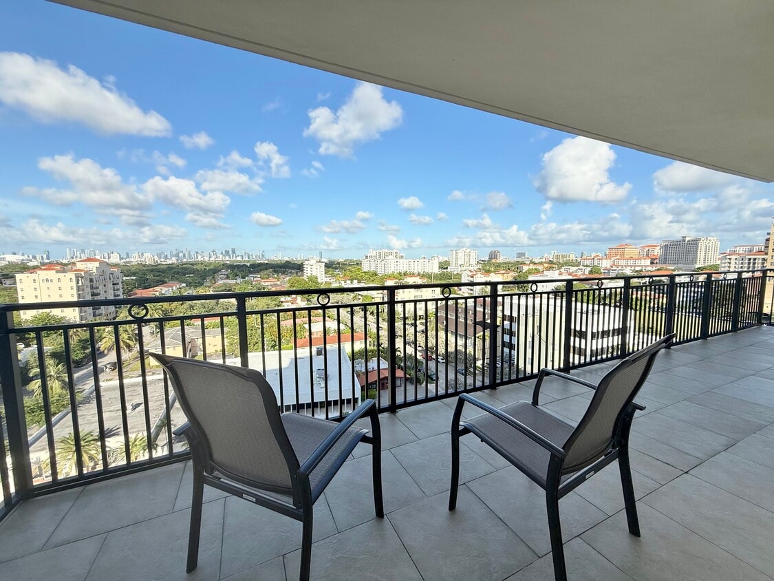 Primary Photo - 1300 Ponce de Leon Blvd