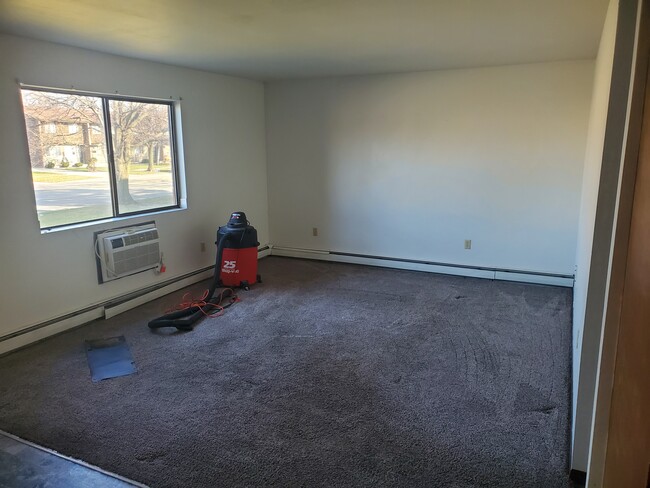 Living room - 3105 85th St