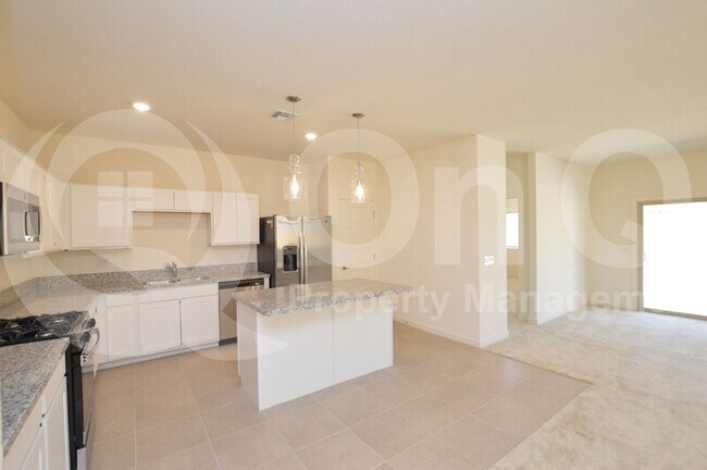 Building Photo - 670 E Emerald Dr