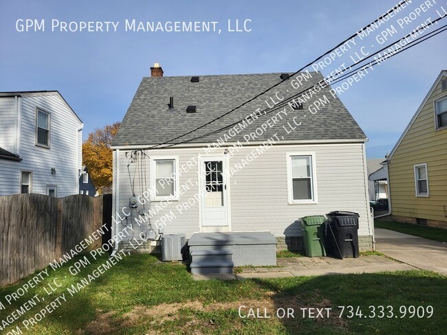 Building Photo - Gorgeous Home in Allen Park!