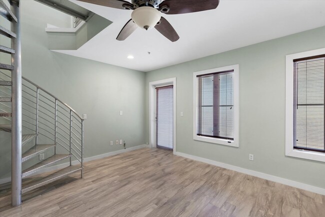 Building Photo - 1 bedroom 1 bathroom apt in old town with ...