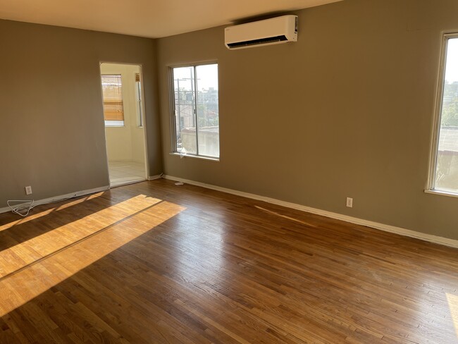 living room looking towards dining nook - 1324 Echo Park Ave