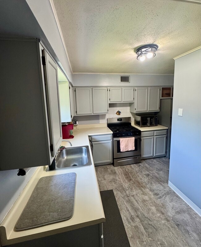 Kitchen - 1532 Forest Green Dr