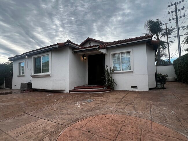 Foto del edificio - 16858 McCormick St