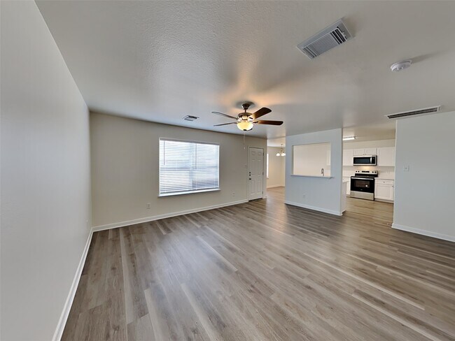 Foto del edificio - 28918 Village Creek Loop