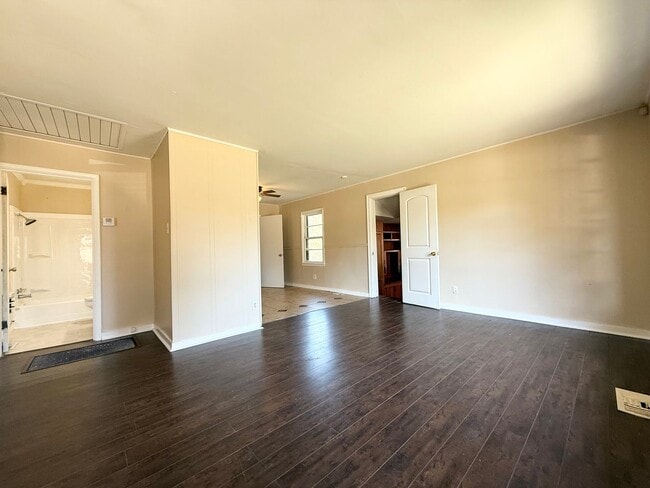 Building Photo - 40 Hill Ln