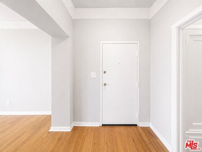 Foto del edificio - 1314 N HAYWORTH Ave