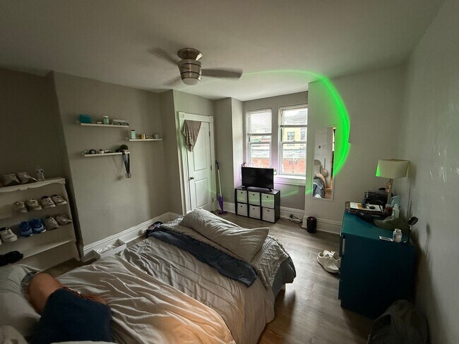 Foto del edificio - Luxury 3-Bedroom, 1-Bathroom House in Sout...