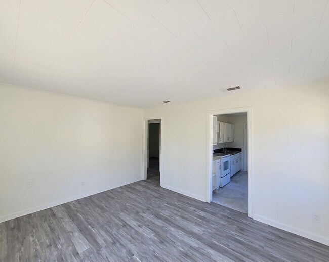 Building Photo - 11 Bertram St