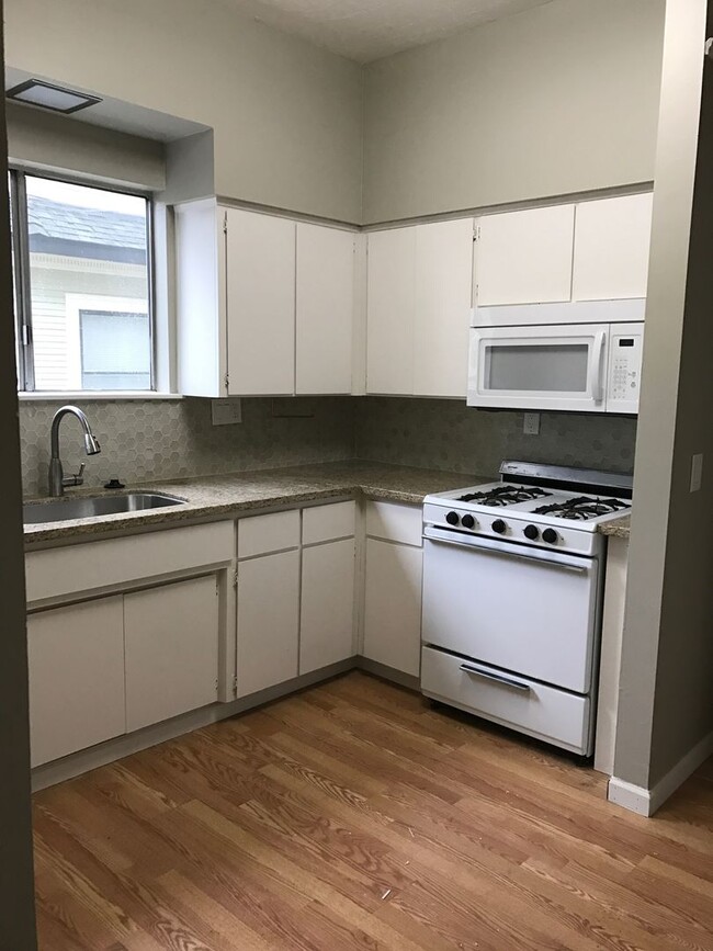 Building Photo - 711 18th Street