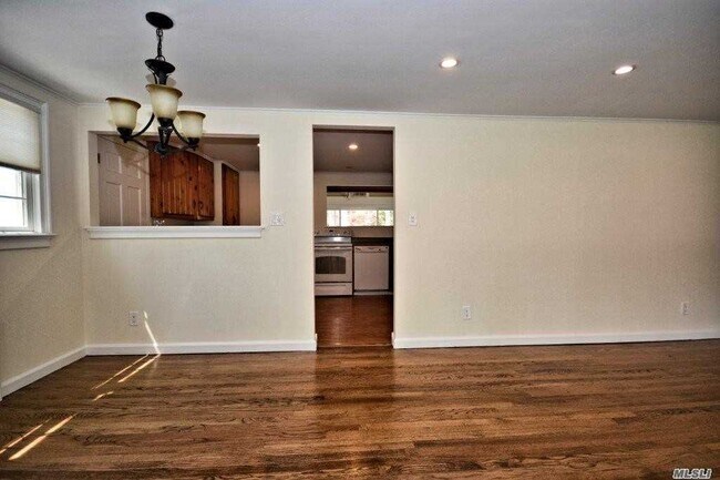 Building Photo - 104 Whittier Pl