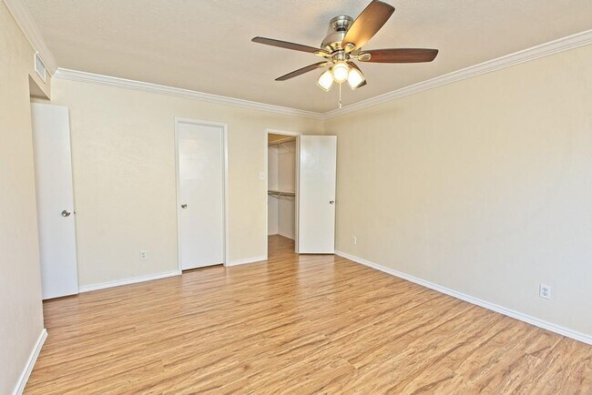 Building Photo - 6525 Chinaberry Trail