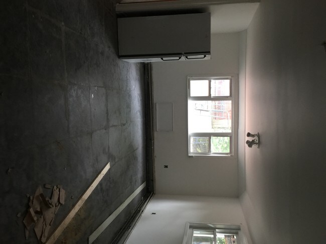 Building Photo - 439 W 263rd St